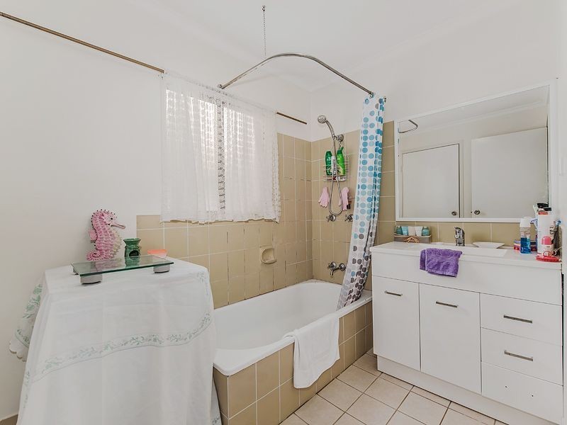 21 Kumbar Street, Pacific Paradise QLD 4564
