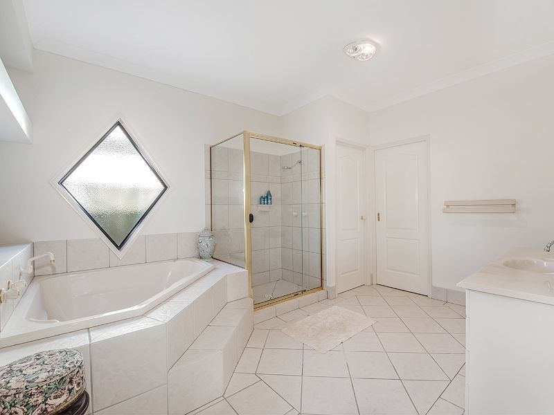 20 Baker Finch Place, Twin Waters QLD 4564