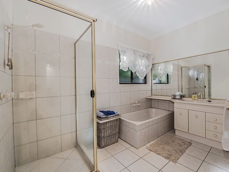20 Baker Finch Place, Twin Waters QLD 4564