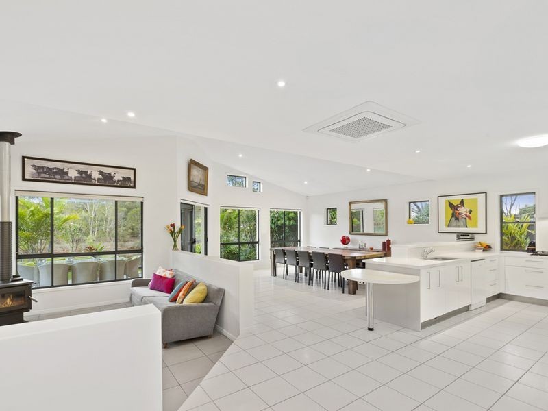 6 South Barcoola Court, Twin Waters QLD 4564