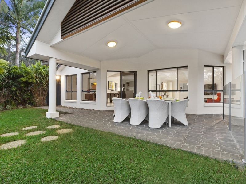6 South Barcoola Court, Twin Waters QLD 4564