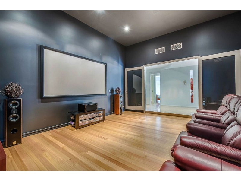 2 Undanbi Lane, Twin Waters QLD 4564