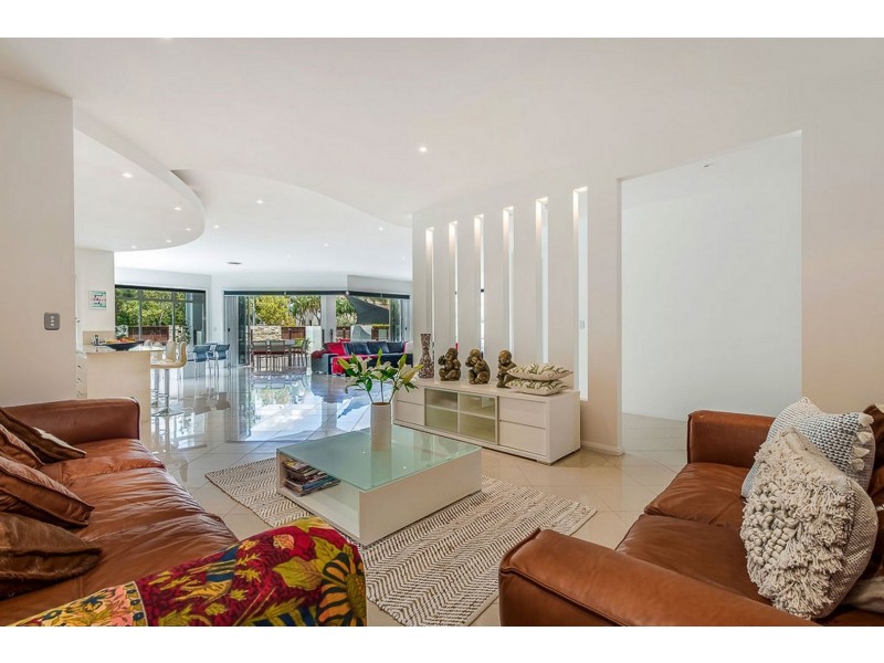 2 Undanbi Lane, Twin Waters QLD 4564