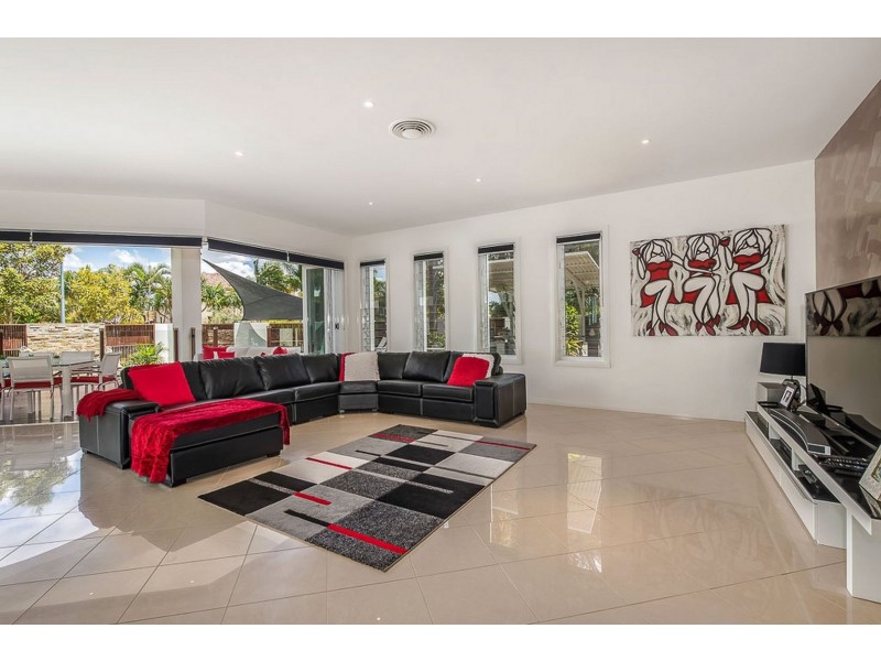 2 Undanbi Lane, Twin Waters QLD 4564