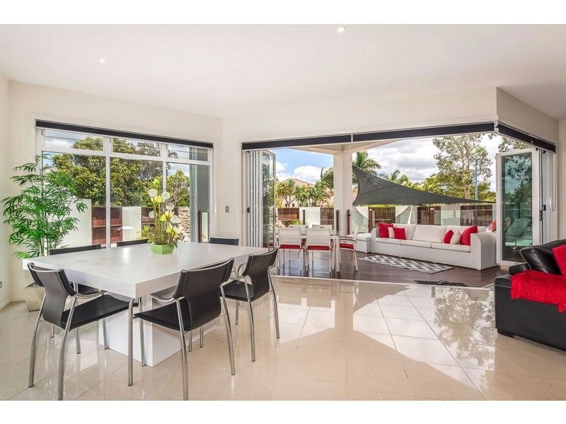 2 Undanbi Lane, Twin Waters QLD 4564