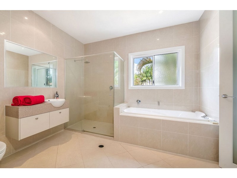 2 Undanbi Lane, Twin Waters QLD 4564