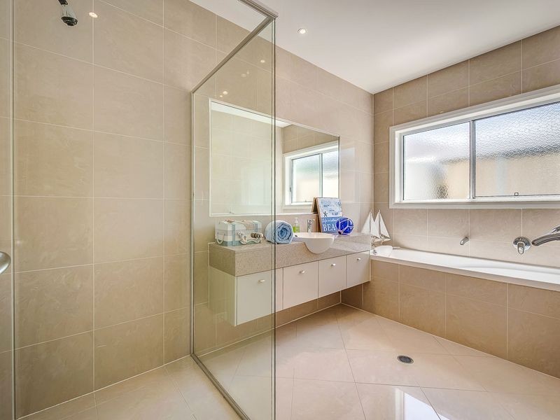 2 Undanbi Lane, Twin Waters QLD 4564