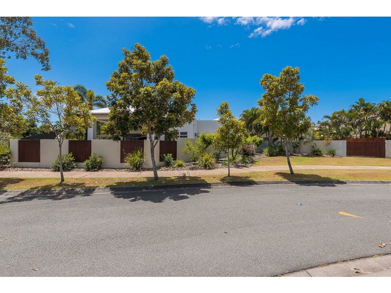 2 Undanbi Lane, Twin Waters QLD 4564