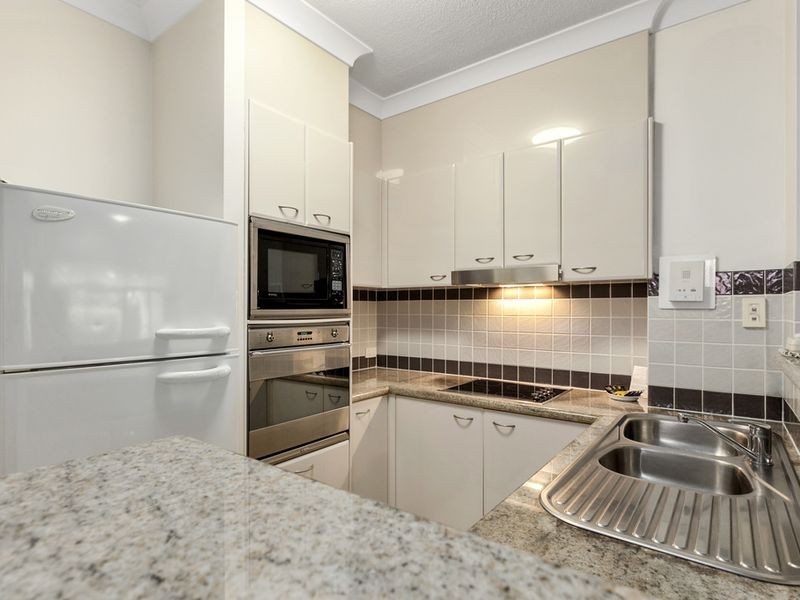 2/179 Ocean Drive, Twin Waters QLD 4564