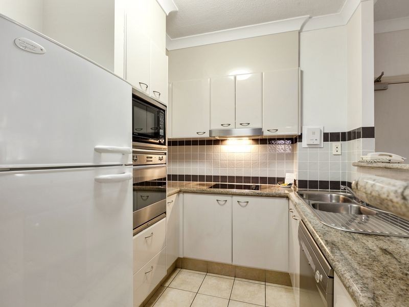 2/179 Ocean Drive, Twin Waters QLD 4564