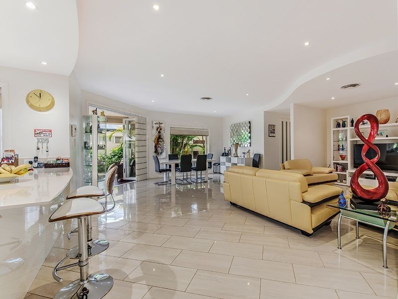 1 Toombra Lane, Twin Waters QLD 4564