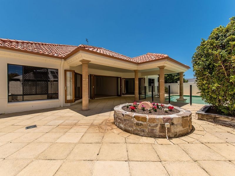 6 Mainsail Place, Twin Waters QLD 4564