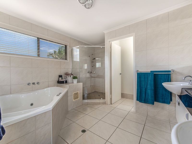 5 Pampling Place, Twin Waters QLD 4564