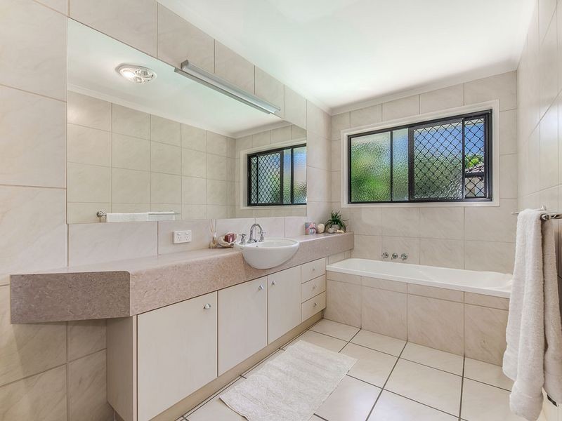 5 Pampling Place, Twin Waters QLD 4564