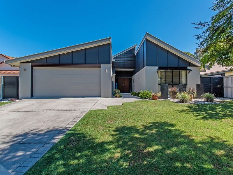 4 Carnoustie Court, Twin Waters QLD 4564