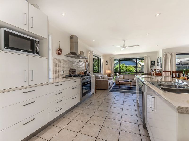 4 Carnoustie Court, Twin Waters QLD 4564