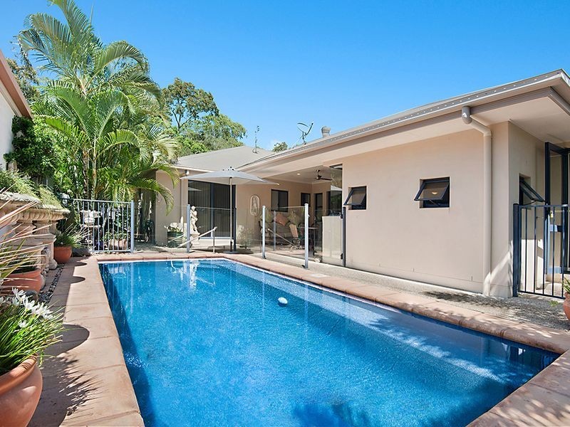 2 Baker Finch Place, Twin Waters QLD 4564