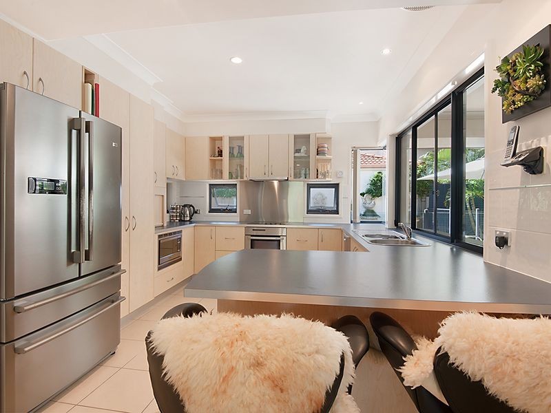 2 Baker Finch Place, Twin Waters QLD 4564