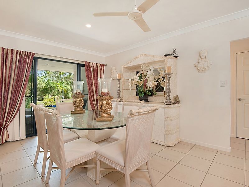 2 Baker Finch Place, Twin Waters QLD 4564