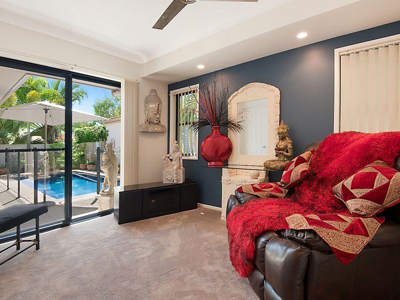 2 Baker Finch Place, Twin Waters QLD 4564