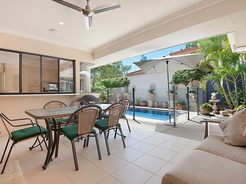 2 Baker Finch Place, Twin Waters QLD 4564