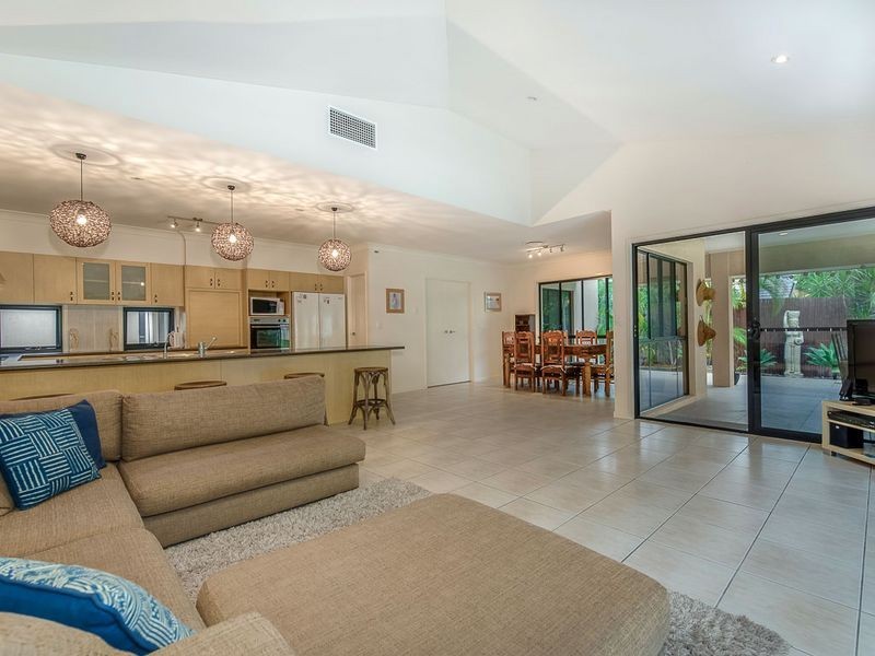 19 Barcoola Place, Twin Waters QLD 4564