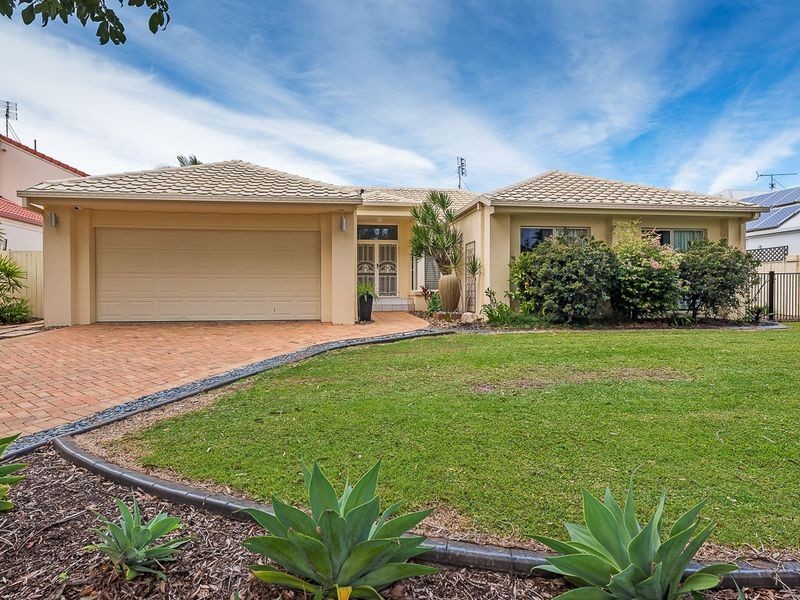 17 Tamarind Place, Twin Waters QLD 4564