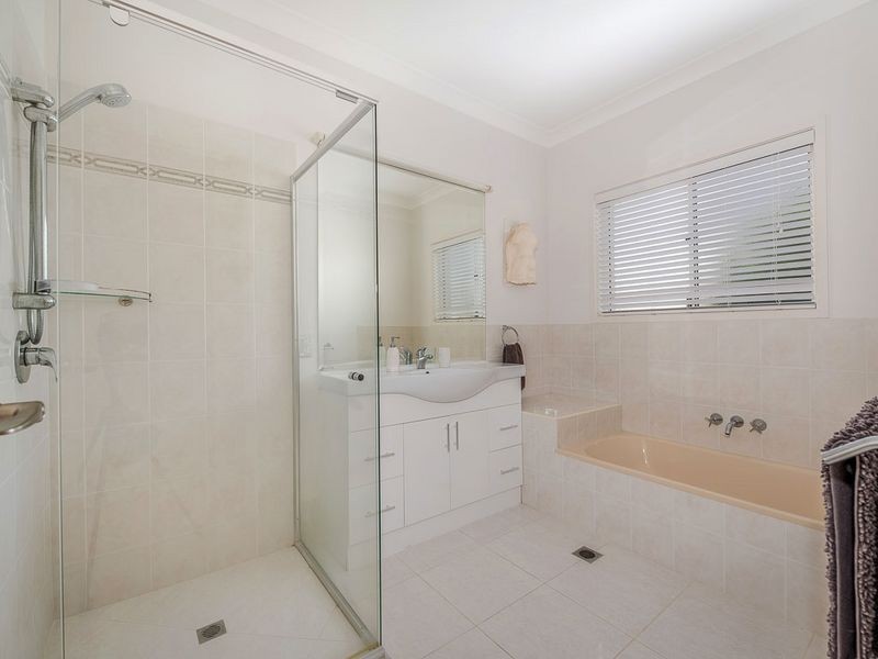 17 Tamarind Place, Twin Waters QLD 4564