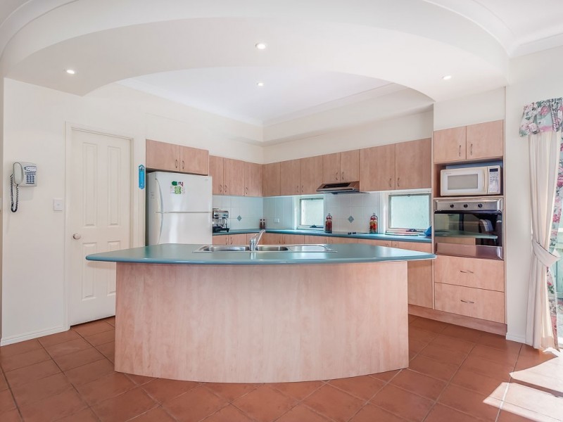 5 Carnoustie Court, Twin Waters QLD 4564