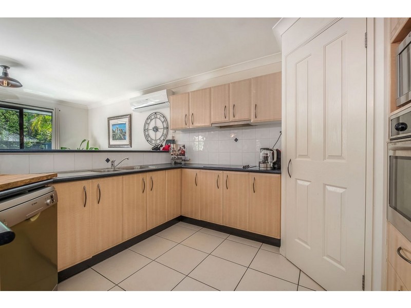 27 Baker Finch Place, Twin Waters QLD 4564