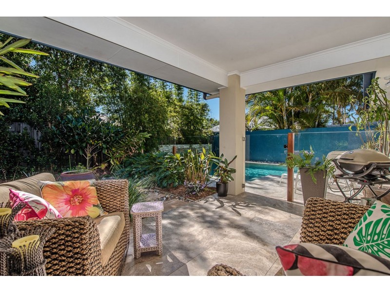 27 Baker Finch Place, Twin Waters QLD 4564