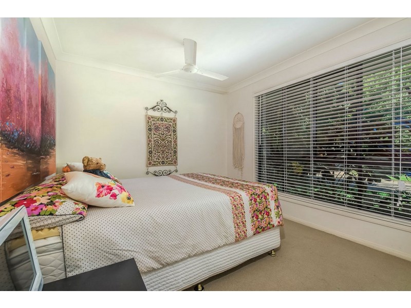27 Baker Finch Place, Twin Waters QLD 4564