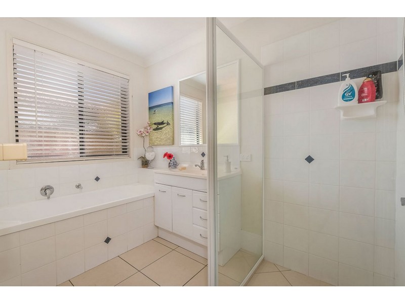 27 Baker Finch Place, Twin Waters QLD 4564