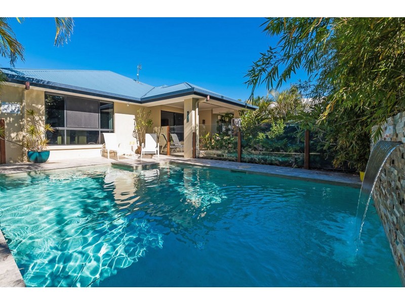 27 Baker Finch Place, Twin Waters QLD 4564