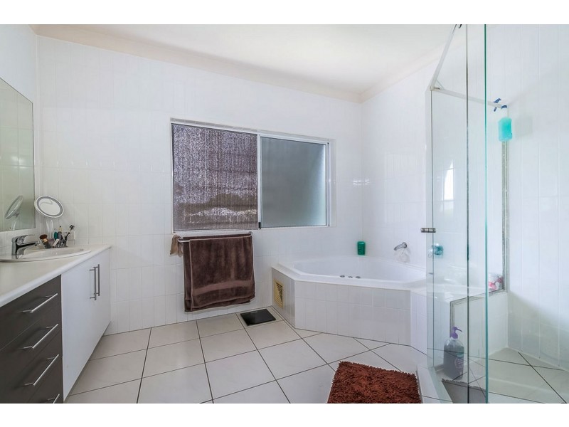 10 Tea Tree Place, Twin Waters QLD 4564
