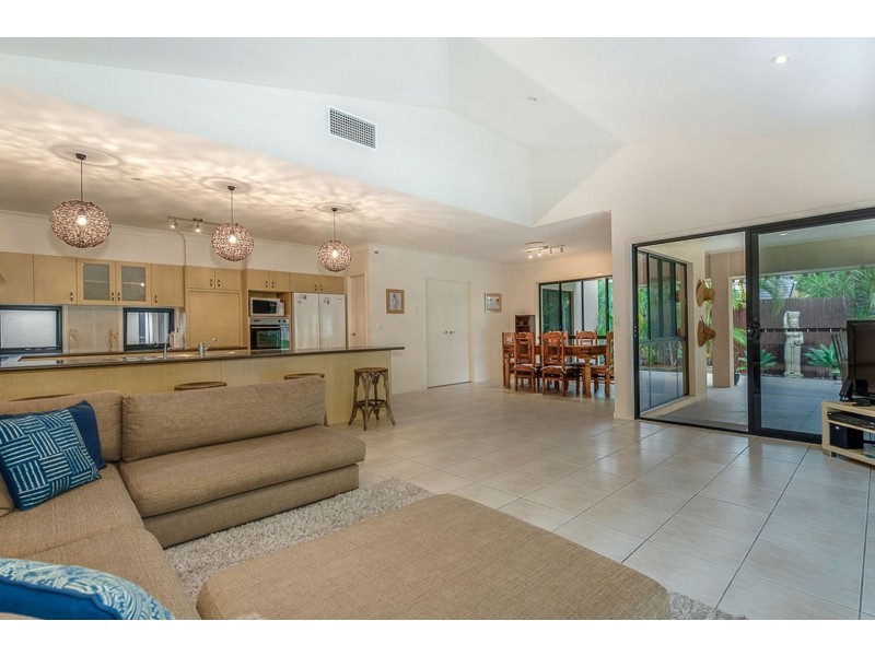 19 Barcoola Place, Twin Waters QLD 4564
