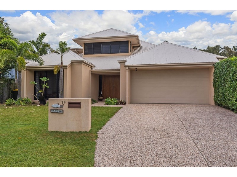 19 Barcoola Place, Twin Waters QLD 4564
