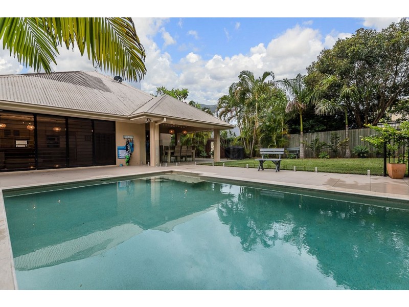 19 Barcoola Place, Twin Waters QLD 4564