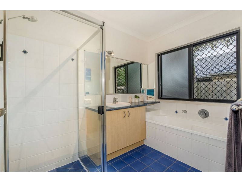 19 Barcoola Place, Twin Waters QLD 4564