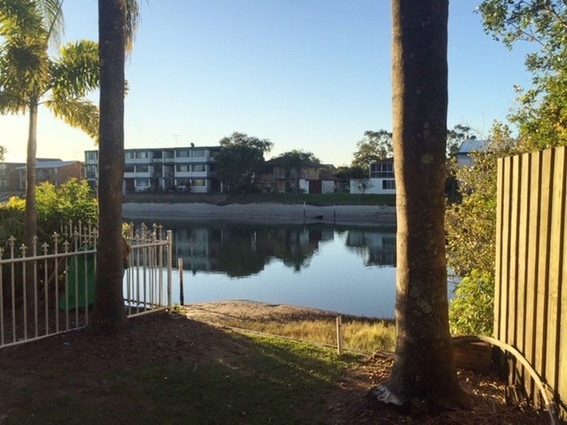 1/4 Akeringa Place, Mooloolaba QLD 4557