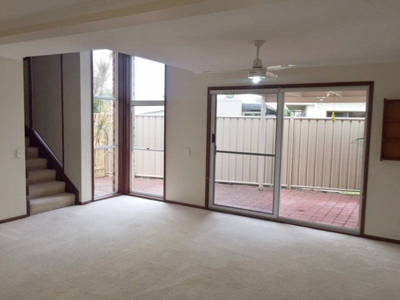 1/4 Akeringa Place, Mooloolaba QLD 4557