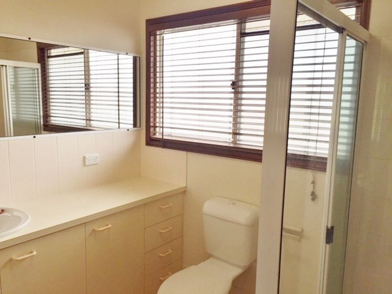 1/4 Akeringa Place, Mooloolaba QLD 4557