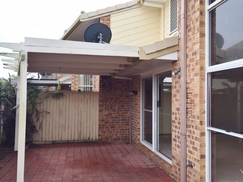 1/4 Akeringa Place, Mooloolaba QLD 4557