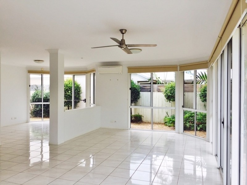 6 Oyster Court, Twin Waters QLD 4564