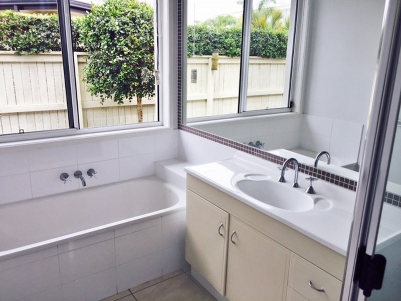 6 Oyster Court, Twin Waters QLD 4564