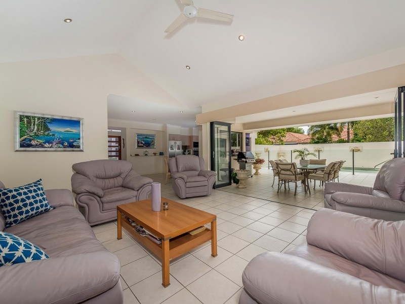 8 Staysail Place, Twin Waters QLD 4564