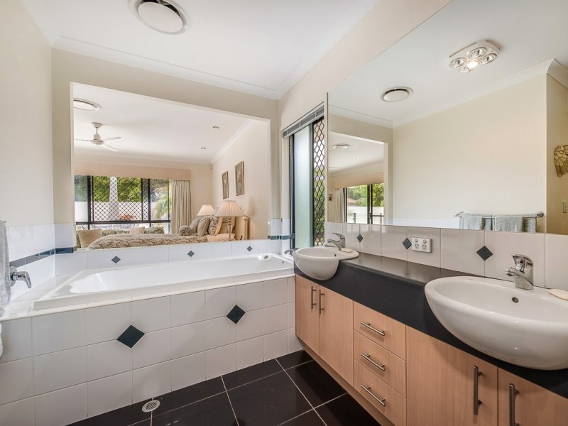 8 Staysail Place, Twin Waters QLD 4564