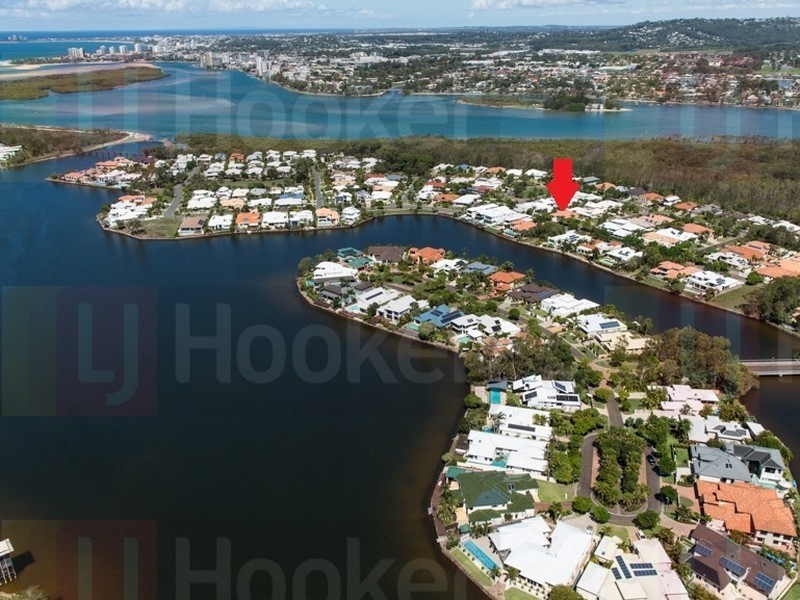 8 Staysail Place, Twin Waters QLD 4564