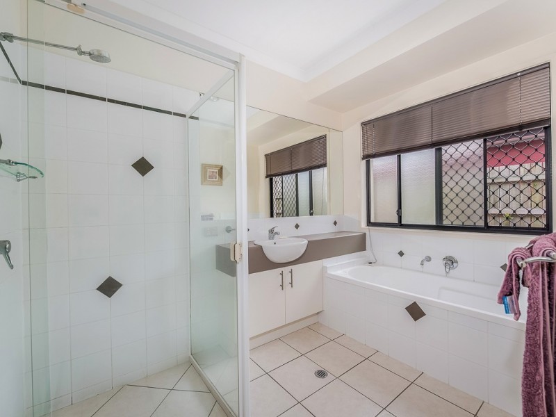 8 Staysail Place, Twin Waters QLD 4564