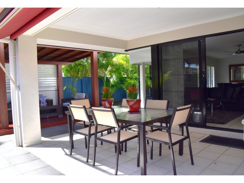 6 Staysail Place, Twin Waters QLD 4564